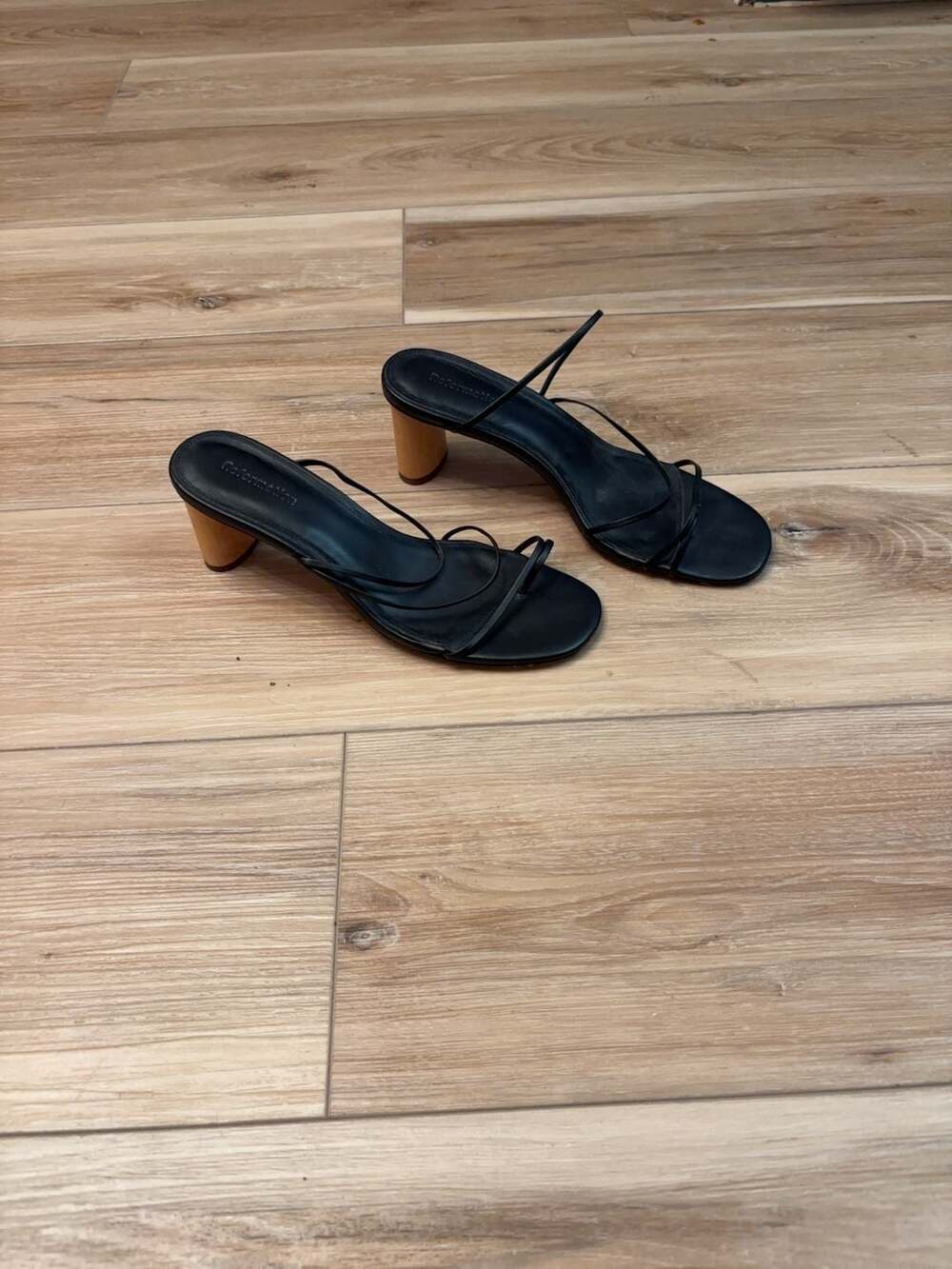 Reformation Black Strappy Toe-Loop Block Heel Sandals Size 7.5M - Picture 3 of 6